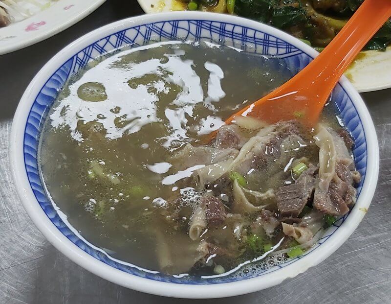 廣東汕頭牛肉店的清燉牛肉湯