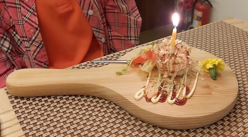 和食望月的附送的壽星餐-大阪燒鮭魚壽司