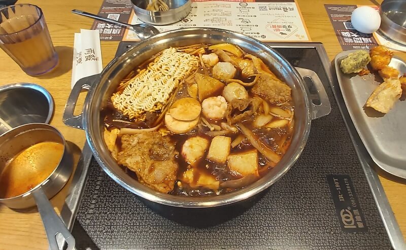 兩餐的煮物與韓式泡麵