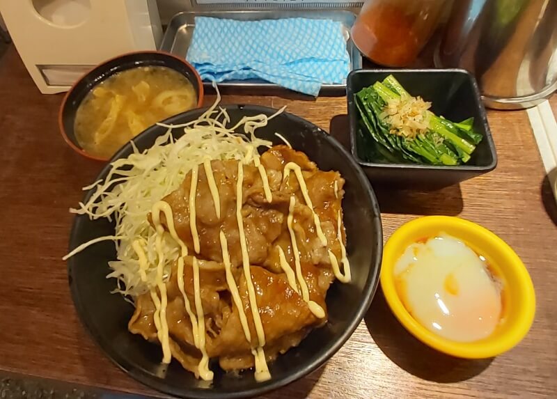 佐藤精肉店的薑汁豬肉丼套餐(小)