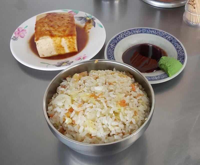王功鮮蚵之家的高麗菜飯與豆腐