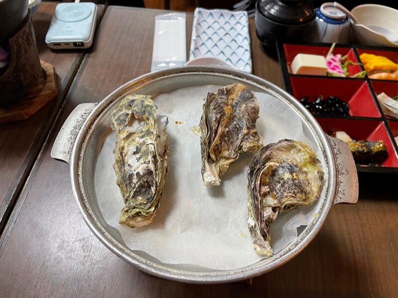 天橋立松井物產豬肉陶板燒烤牡蠣御膳套餐的蒸烤牡蠣