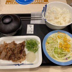 The grilled beef set meal at Matsuya Matsuyama Okaido branch.