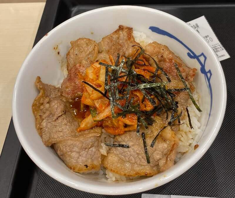 松屋松山大街道店的泡菜豬肉丼