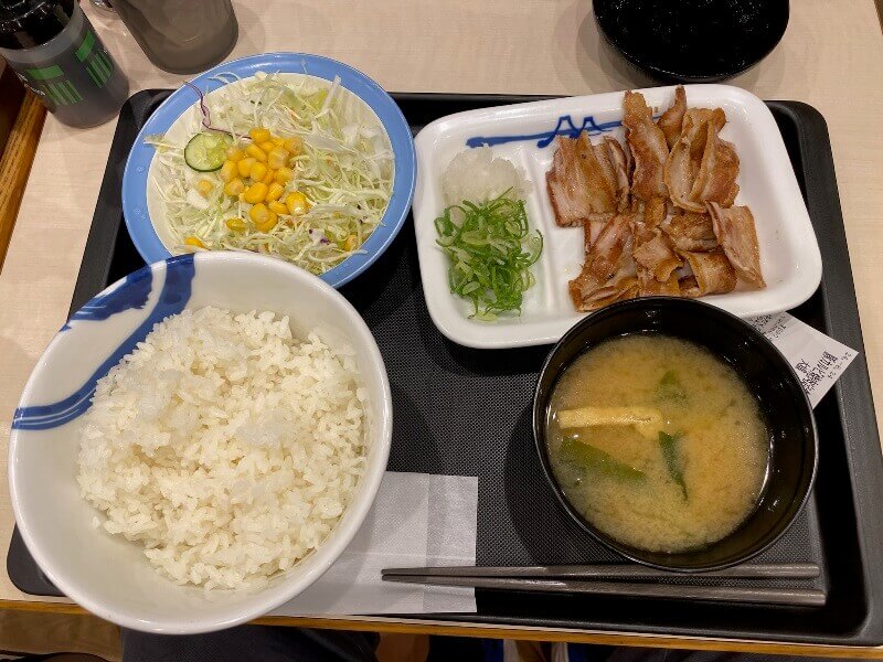 松屋松山大街道店的豬肉燒肉定食