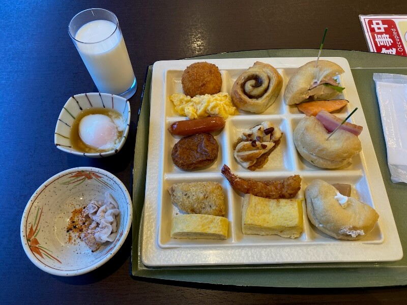 The sumptuous breakfast at Hotel Tsubakikan