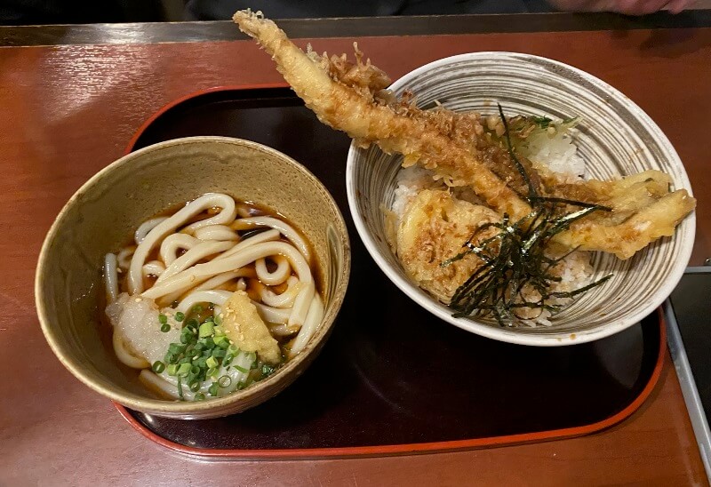 The Anago Tempura Set at Goyashiki Sunport Udon Takumi Townhouse comes with delicious udon