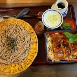 信州蕎麥麵店蕎路坊高松駅ORNE店的鰻魚套餐+蕎麥麵