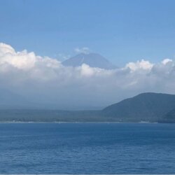 在本栖湖展望公園看富士山