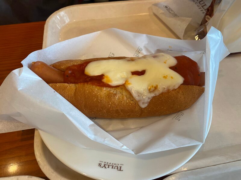 ully's Coffee 札幌STV北2条店好吃的熱狗麵包