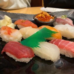 在政壽司ぜん庵店吃美味的綜合握壽司拼盤