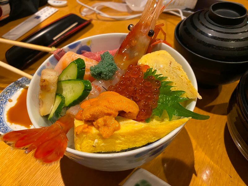 在政壽司ぜん庵店吃海鮮丼飯