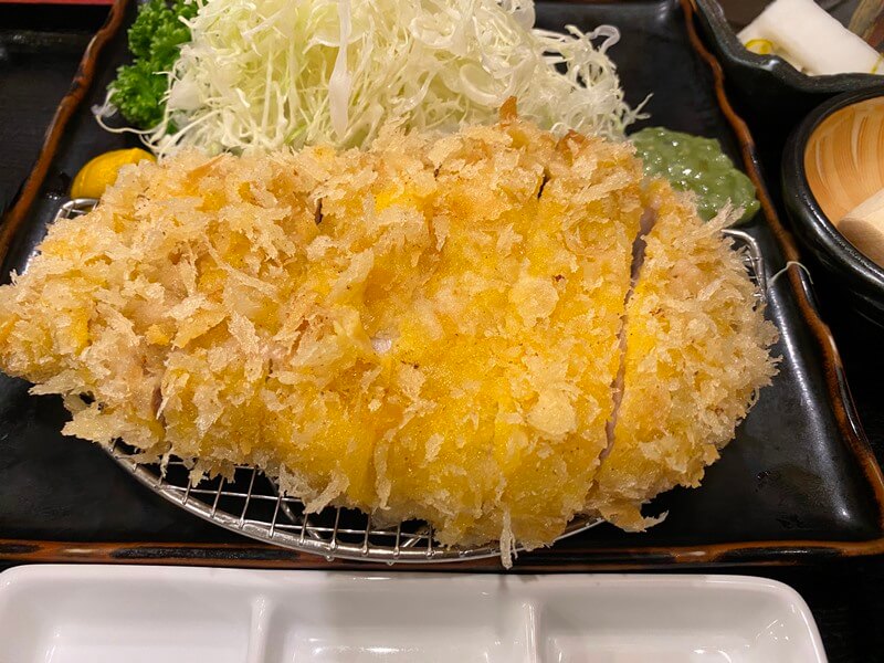 岩井豚勝的厚切里脊排套餐