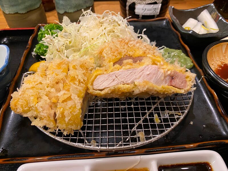 岩井豚勝的厚切里脊排的橫切面