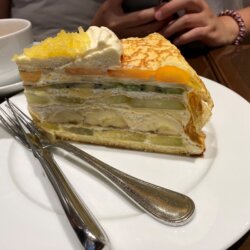 HARBS 上野店のフルーツミルクレープ