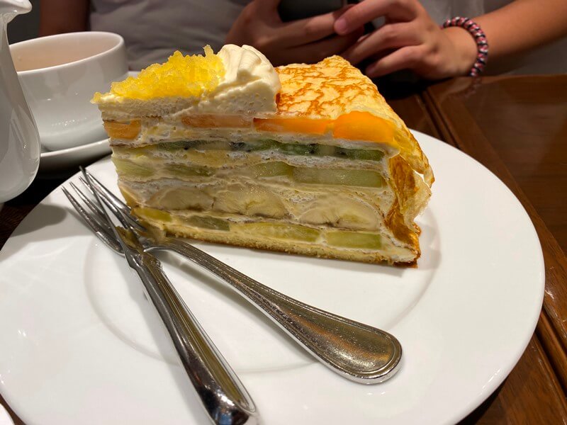 HARBS 上野店のフルーツミルクレープ